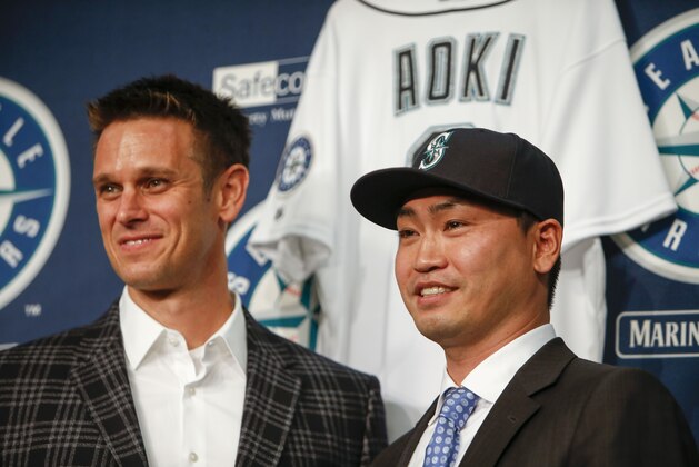 Seattle Mariners new outfielder Nori Aoki, right, poses for a photo with general manager Jerry Dipoto during a baseball press conference Thursday, December 3, 2015, in Seattle. (AP Photo/Joe Nicholson)
