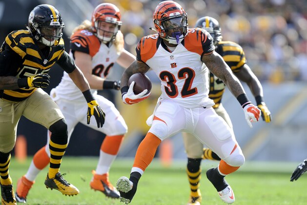 Cincinnati Bengals running back Jeremy Hill (32) runs the ball away from Pittsburgh Steelers inside linebacker Ryan Shazier (50) in the first quarter of an NFL football game against the Pittsburgh Steelers, Sunday, Nov. 1, 2015, in Pittsburgh. (AP Photo/Don Wright)