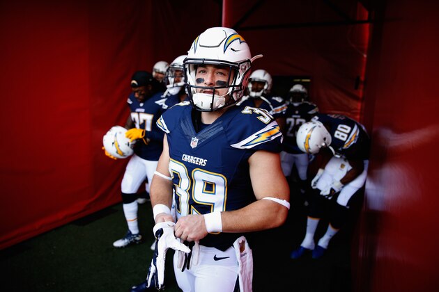 SAN DIEGO, CA - DECEMBER 06:  Danny Woodhead #39 of the San Diego Chargers enters the stadium before a game against the Denver Broncos at Qualcomm Stadium on December 6, 2015 in San Diego, California.  (Photo by Sean M. Haffey/Getty Images)