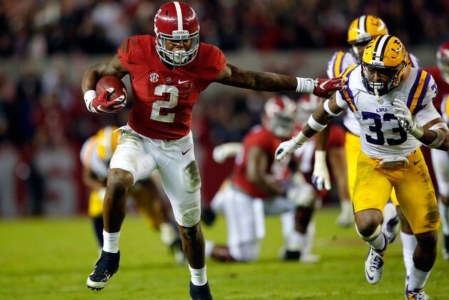 TUSCALOOSA, AL - NOVEMBER 07:  Derrick Henry #2 of the Alabama Crimson Tide rushes away from Jamal Adams #33 of the LSU Tigers in the second quarter at Bryant-Denny Stadium on November 7, 2015 in Tuscaloosa, Alabama.  (Photo by Kevin C. Cox/Getty Images)