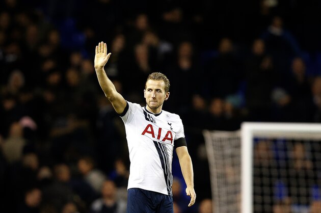 Tottenham’s Harry Kane waves to supporters after his team won the English Premier League soccer match between Tottenham Hotspur and West Ham at White Hart Lane stadium in London, Sunday, Nov. 22, 2015. (AP Photo/Frank Augstein)
