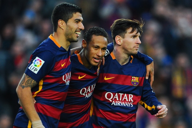 BARCELONA, SPAIN - NOVEMBER 28:  Neymar (C) of FC Barcelona celebrates with his teammates Luis Suarez (L) and Lionel Messi of FC Barcelonaa after scoring his team's third goal of FC Barcelonaduring the La Liga match between FC Barcelona and Real Sociedad de Futbol at Camp Nou on November 28, 2015 in Barcelona, Spain.  (Photo by David Ramos/Getty Images)
