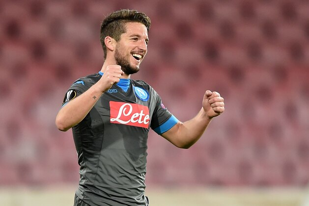NAPLES, ITALY - DECEMBER 10:  Dries Mertens of Napoli celebrates after scoring goal 4-1 during the UEFA Europa League Group D match between SSC Napoli and Legia Warszawa on December 10, 2015 in Naples, Italy.  (Photo by Francesco Pecoraro/Getty Images)