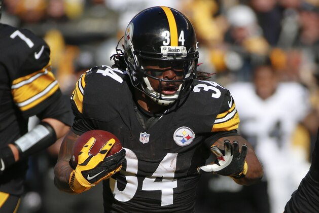 Pittsburgh Steelers running back DeAngelo Williams (34) plays during an NFL football game against the Oakland Raiders, Sunday, Nov. 8, 2015, in Pittsburgh. (AP Photo/Gene J. Puskar)