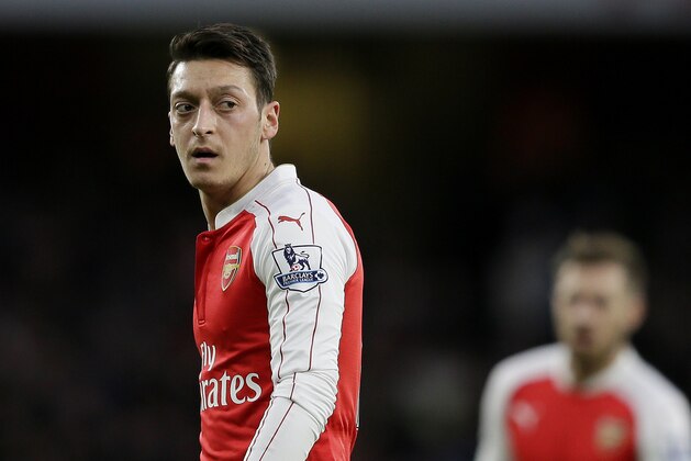 Arsenal’s Mesut Ozil looks across the pitch during the English Premier League soccer match between Arsenal and Sunderland at the Emirates Stadium in London, Saturday Dec. 5, 2015. (AP Photo/Tim Ireland)