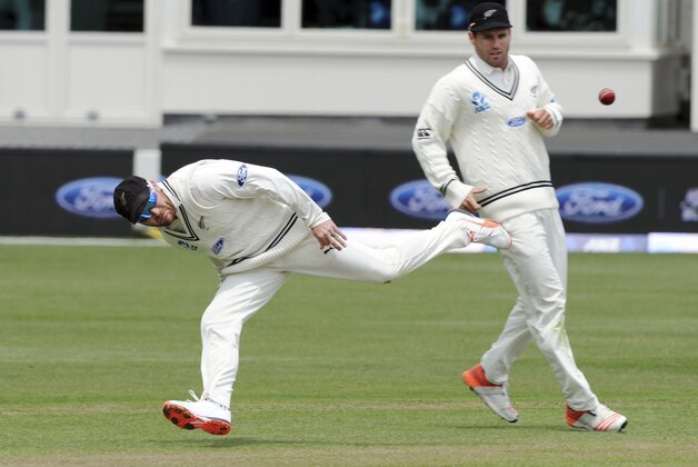New Zealand’s Brendon McCullum, left, flicks the ball back against Sri Lanka on day four of their first international cricket test at University Cricket Oval in Dunedin, New Zealand, Sunday, Dec. 13, 2015. (Ross Setford/SNPA via AP) NEW ZEALAND OUT New Zealand’s Brendon McCullum, left, flicks the ball back against Sri Lanka on day four of their first international cricket test at University Cricket Oval in Dunedin, New Zealand, Sunday, Dec. 13, 2015. (Ross Setford/SNPA via AP) NEW ZEALAND OUT