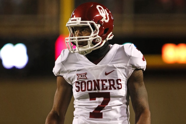 STILLWATER, OK - NOVEMBER 28 : Cornerback Jordan Thomas #7 of the Oklahoma Sooners waits between plays against the Oklahoma State Cowboys November 28, 2015 at Boone Pickens Stadium in Stillwater, Oklahoma. Oklahoma defeated Oklahoma State 58-23.(Photo by Brett Deering/Getty Images)