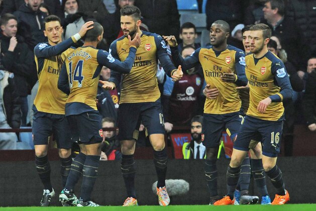 Arsenal’s Olivier Giroud, 3rd left, is congratulated by teammates after scoring from the penalty spot during the English Premier League soccer match between Aston Villa and Arsenal at Villa Park in Birmingham, England, Sunday, Dec. 13, 2015. (AP Photo/Rui Vieira)