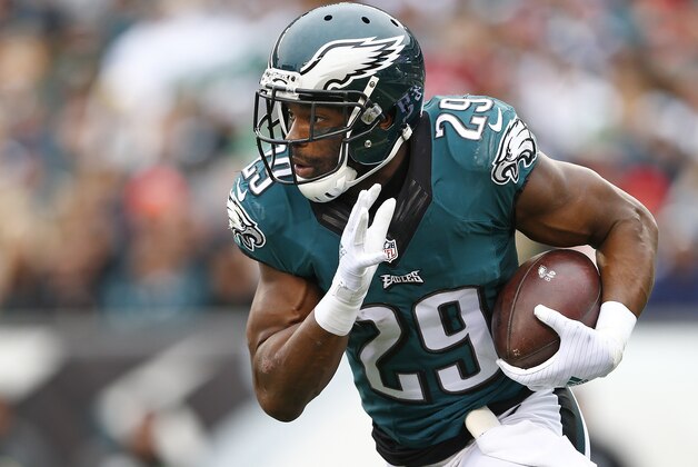 PHILADELPHIA, PA - NOVEMBER 22: DeMarco Murray #29 of the Philadelphia Eagles in action against the Tampa Bay Buccaneers at Lincoln Financial Field on November 22, 2015 in Philadelphia, Pennsylvania. (Photo by Rich Schultz/Getty Images)
