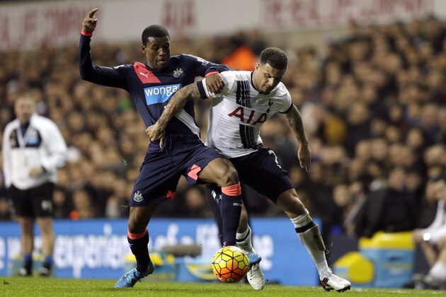 Tottenham’s Kyle Walker, right, competes for the ball with Newcastle’s Georginio Wijnaldum during the English Premier League soccer match between Tottenham Hotspur and Newcastle United at White Hart Lane in London, Sunday Dec. 13, 2015. (AP Photo/Tim Ireland)