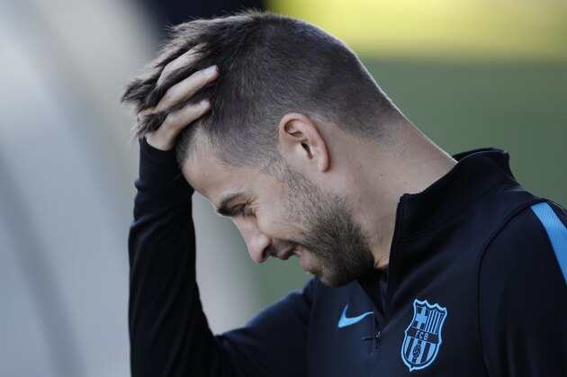 FC Barcelona's Gerard Pique gestures during a training session at the Sports Center FC Barcelona Joan Gamper in San Joan Despi, Spain, Monday, Nov. 23, 2015.  FC Barcelona will play against AS Roma in a group E Champions League soccer match on Tuesday. (AP Photo/Manu Fernandez)