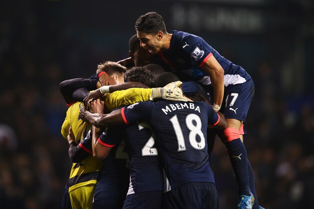 LONDON, ENGLAND - DECEMBER 13:  Newcastle United players celebrate victory after the Barclays Premier League match between Tottenham Hotspur and Newcastle United at White Hart Lane on December 13, 2015 in London, England.  (Photo by Clive Rose/Getty Images)