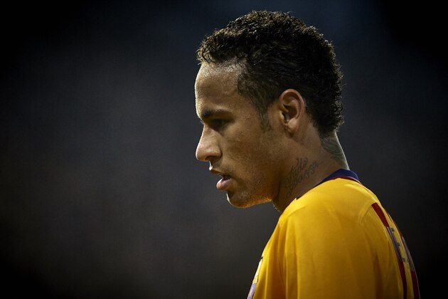 VALENCIA, SPAIN - DECEMBER 05:  (EDITORS NOTE: This image has been processed using digitals filters.)  Neymar JR of Barcelona looks on during the La Liga match between Valencia CF and FC Barcelona at Estadi de Mestalla on December 05, 2015 in Valencia, Spain.  (Photo by Manuel Queimadelos Alonso/Getty Images)