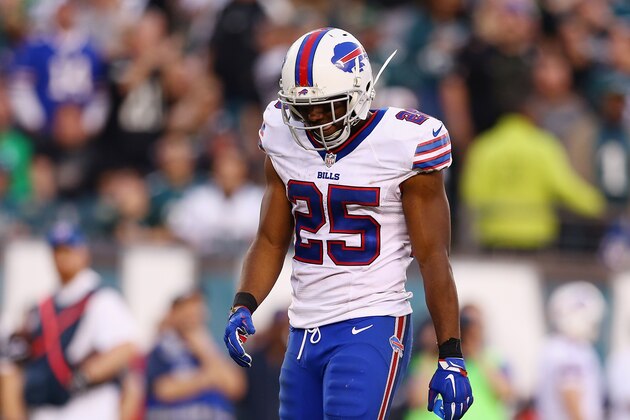 PHILADELPHIA, PA - DECEMBER 13:  LeSean McCoy #25 of the Buffalo Bills reacts to a penalty during the fourth quarter against the Philadelphia Eagles at Lincoln Financial Field on December 13, 2015 in Philadelphia, Pennsylvania. The Philadelphia Eagles won 23-20.  (Photo by Mitchell Leff/Getty Images)