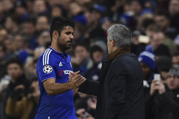 Chelsea's Portuguese manager Jose Mourinho (R) shakes hands with Chelsea's Brazilian-born Spanish striker Diego Costa (L) as Costa is substituted and leaves the pitch during the UEFA Champions League Group G football match between Chelsea and Porto at Stamford Bridge in London on December 9, 2015. AFP PHOTO / BEN STANSALL / AFP / BEN STANSALL (Photo credit should read BEN STANSALL/AFP/Getty Images) Chelsea's Portuguese manager Jose Mourinho (R) shakes hands with Chelsea's Brazilian-born Spanish striker Diego Costa (L) as Costa is substituted and leaves the pitch during the UEFA Champions League Group G football match between Chelsea and Porto at Stamford Bridge in London on December 9, 2015. AFP PHOTO / BEN STANSALL / AFP / BEN STANSALL (Photo credit should read BEN STANSALL/AFP/Getty Images)