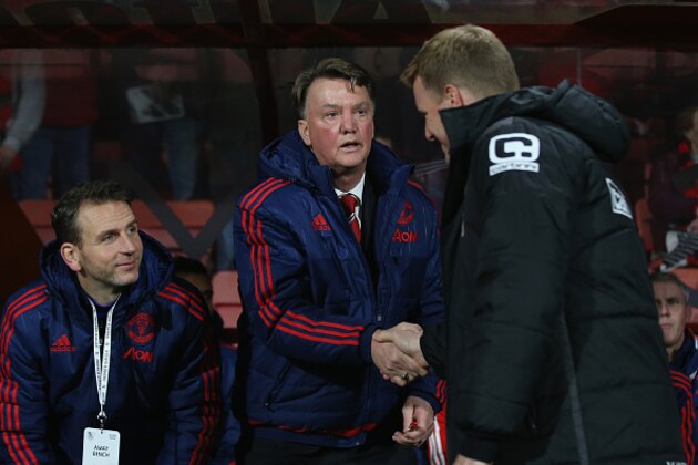 BOURNEMOUTH, ENGLAND - DECEMBER 12: Louis van Gaal Manager of Manchester United and Eddie Howe Manager of Bournemouth shake hands prior to the Barclays Premier League match between A.F.C. Bournemouth and Manchester United at Vitality Stadium on December 12, 2015 in Bournemouth, United Kingdom.  (Photo by Steve Bardens/Getty Images)