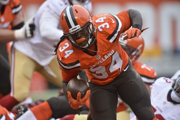 Cleveland Browns running back Isaiah Crowell runs for a 1-yard touchdown during the first half of an NFL football game against the San Francisco 49ers, Sunday, Dec. 13, 2015, in Cleveland. (AP Photo/David Richard)