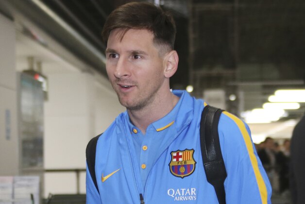 FC Barcelona’s Lionel Messi arrives at Narita international airport in Narita, near Tokyo, Monday, Dec. 14, 2015. The European club champion will play in the Club World Cup soccer tournament. (AP Photo/Koji Sasahara)