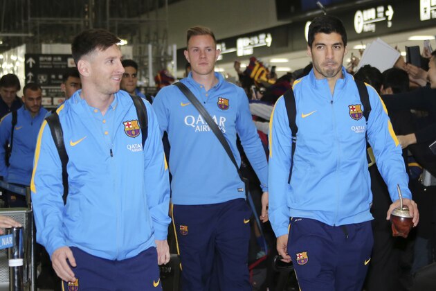 FC Barcelona’s Luis Suarez, right, walks with teammate Lionel Messi, left, upon arrival at Narita international airport in Narita, near Tokyo, Monday, Dec. 14, 2015. The European club champion will play in the Club World Cup soccer tournament. (AP Photo/Koji Sasahara)