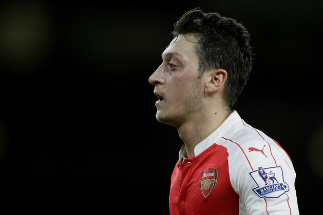 Arsenal’s Mesut Ozil looks across the pitch during the English Premier League soccer match between Arsenal and Sunderland at the Emirates Stadium in London, Saturday Dec. 5, 2015. (AP Photo/Tim Ireland)