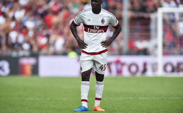 GENOA, ITALY - SEPTEMBER 27:  Mario Balotelli of AC Milan looks dejected during the Serie A match between Genoa CFC and AC Milan at Stadio Luigi Ferraris on September 27, 2015 in Genoa, Italy.  (Photo by Valerio Pennicino/Getty Images)