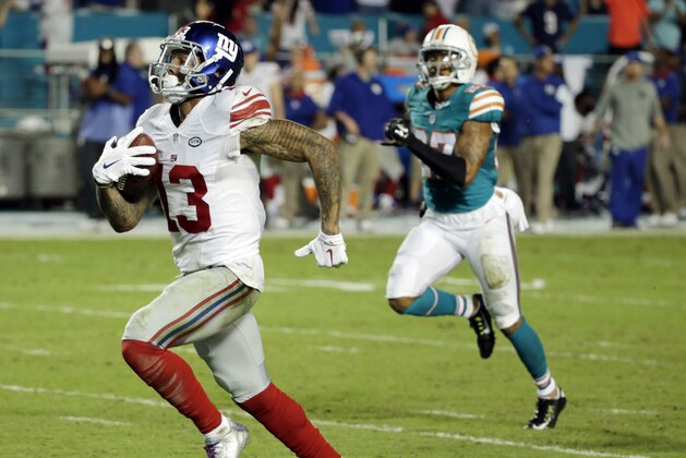 Odell Beckham, receptor de los Giants de Nueva York, se escapa para anotar en la segunda mitad del encuentro realizado el lunes 14 de diciembe de 2015, frente a los Dolphins de Miami (AP Foto/Wilfredo Lee)