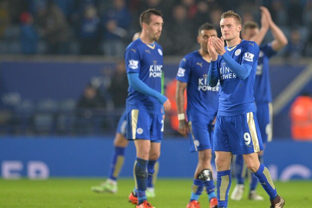 Leicester City's English striker Jamie Vardy (R) applauds the fans after winning the English Premier League football match between Leicester City and Chelsea at the King Power Stadium in Leicester, central England on December 14, 2015. 
AFP PHOTO / PAUL ELLIS
RESTRICTED TO EDITORIAL USE. No use with unauthorized audio, video, data, fixture lists, club/league logos or 'live' services. Online in-match use limited to 75 images, no video emulation. No use in betting, games or single club/league/player publications. / AFP / PAUL ELLIS        (Photo credit should read PAUL ELLIS/AFP/Getty Images)