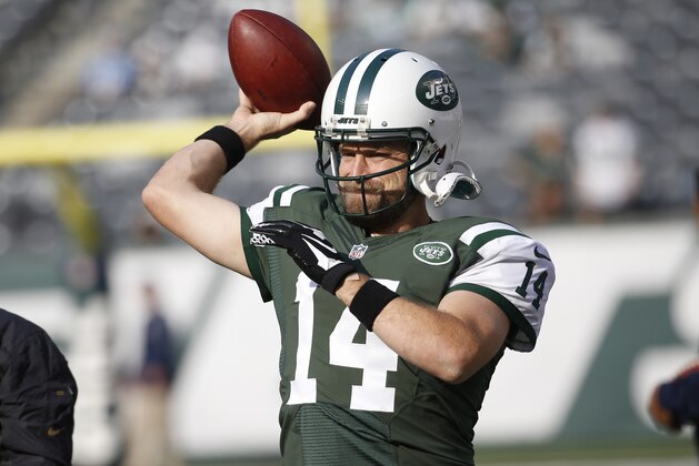 New York Jets quarterback Ryan Fitzpatrick (14) throws a pass before an NFL football game Tennessee Titans Sunday, Dec. 13, 2015, in East Rutherford, N.J.  (AP Photo/Julio Cortez)