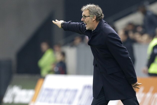PSG's head coach Laurent Blanc reacts, during the French League One soccer match between Nice and Paris Saint Germain, Friday, Dec. 4, 2015,  in Nice stadium, southeastern France. (AP Photo/Lionel Cironneau)