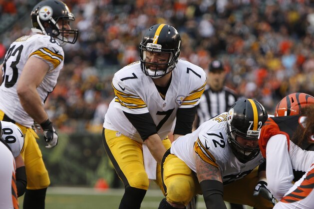 Pittsburgh Steelers quarterback Ben Roethlisberger (7) waits for the snap in the second half of an NFL football game against the Cincinnati Bengals, Sunday, Dec. 13, 2015, in Cincinnati. (AP Photo/Frank Victores)