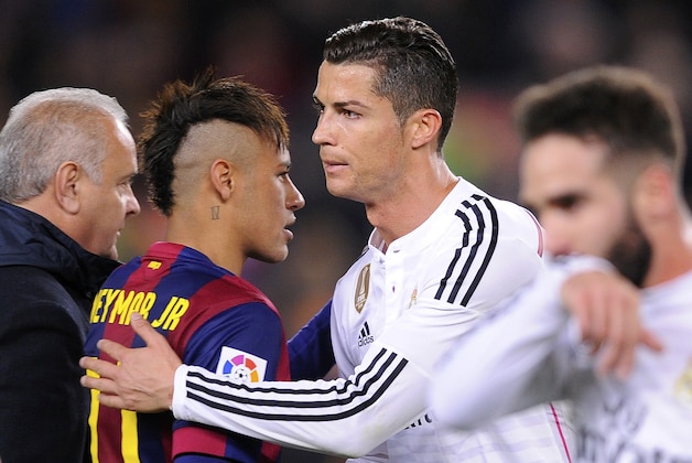 Real Madrid's Cristiano Ronaldo, centre right, pats Barcelona's Neymar on the back at the end of  a Spanish La Liga soccer match between FC Barcelona and Real Madrid at Camp Nou stadium, in Barcelona, Spain, Sunday, March 22, 2015. (AP Photo/Manu Fernandez)