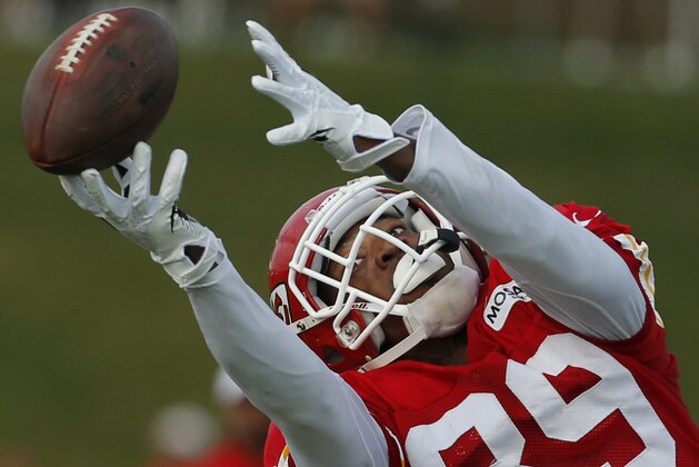 Kansas City Chiefs wide receiver Jon Baldwin (89) dives to catch the ball during NFL football training camp in St. Joseph, Mo., Tuesday, Aug. 13, 2013. (AP Photo/Orlin Wagner)