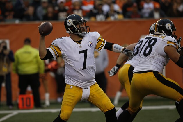 Pittsburgh Steelers quarterback Ben Roethlisberger (7) throws in the second half of an NFL football game against the Cincinnati Bengals, Sunday, Dec. 13, 2015, in Cincinnati. (AP Photo/Frank Victores)