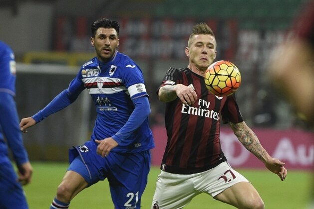 AC Milan's midfielder from Croatia Juraj Kucka (R) fights for the ball with Sampdoria's midfielder from Italy Roberto Soriano during the Italian Serie A football match AC Milan vs Sampdoria on November 28, 2015 at San Siro stadium in Milan. AFP PHOTO / OLIVIER MORIN / AFP / OLIVIER MORIN        (Photo credit should read OLIVIER MORIN/AFP/Getty Images)