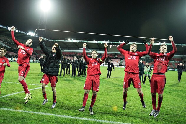 Players from FC Midtjylland celebrates after the match against Club Brugge during the UEFA Europa League group D football match between FC Midtjylland vs Club Brugge KV in Herning, Denmark on December 10, 2015.   AFP PHOTO / Scanpix Denmark / HENNING BAGGER +++ DENMARK OUT / AFP / SCANPIX DENMARK / HENNING BAGGER        (Photo credit should read HENNING BAGGER/AFP/Getty Images)