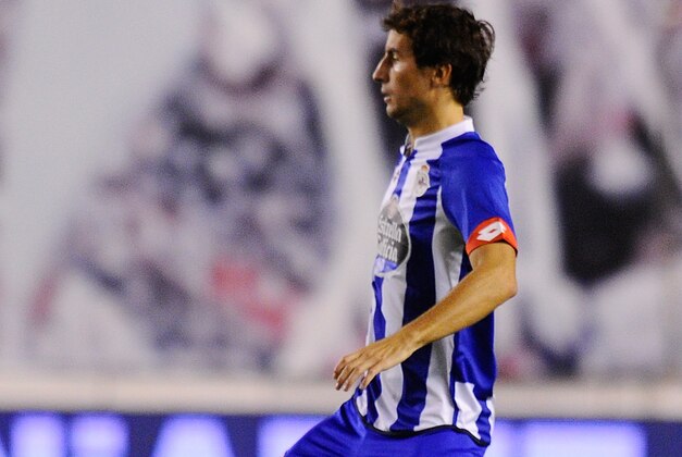 MADRID, SPAIN - SEPTEMBER 14: Pedro Mosquera of RC Deportivo la Coruna in action during the La Liga match between Rayo Vallecano and RC Deportivo La Coruna at Estadio Teresa Rivero on September 14, 2015 in Madrid, Spain.  (Photo by Denis Doyle/Getty Images)