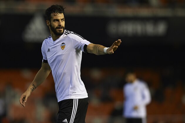 VALENCIA, SPAIN - DECEMBER 16:  Alvaro Negredo of Valencia reacts during the Copa del Rey Round of 32 match between Valencia CF and Barakaldo CF at Estadio Mestalla on December 16, 2015 in Valencia, Spain.  (Photo by Manuel Queimadelos Alonso/Getty Images)