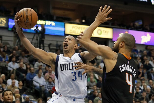 Dallas Mavericks guard Devin Harris (34) goes up for a shot as Phoenix Suns center Tyson Chandler (4) defends in the first half of an NBA basketball game, Monday, Dec. 14, 2015, in Dallas. (AP Photo/Tony Gutierrez)