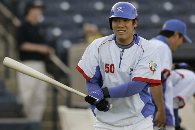 South Korea outfielder Hyun Soo Kim before a exhibition spring training baseball game against the San Diego Padres in Peoria, Ariz., Wednesday, March 11, 2009. (AP Photo/Tony Gutierrez)