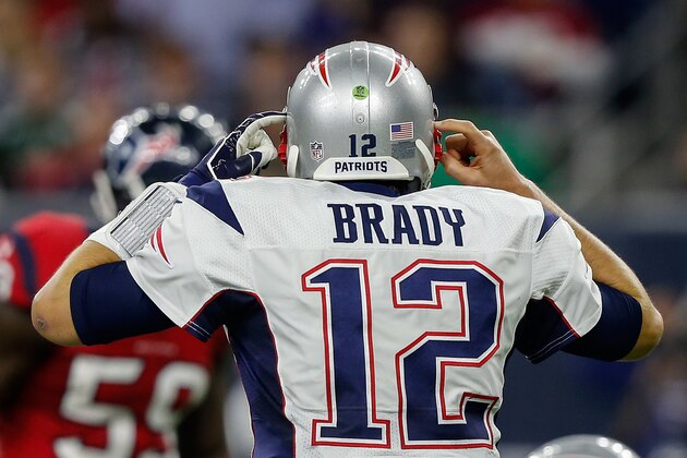 HOUSTON, TX - DECEMBER 13:  Tom Brady #12 of the New England Patriots makes a call at the line of scrimmage against the Houston Texans at NRG Stadium on December 13, 2015 in Houston, Texas.  (Photo by Bob Levey/Getty Images)