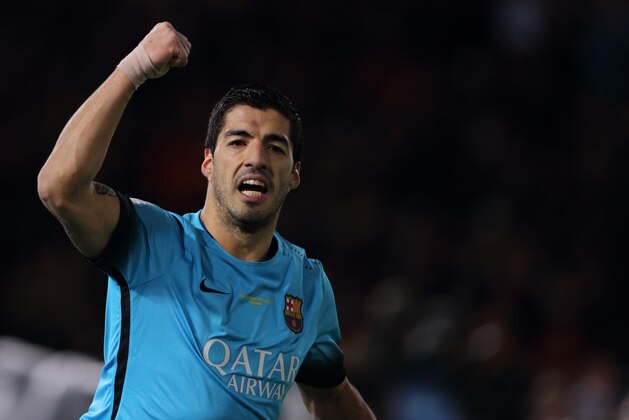 YOKOHAMA, JAPAN - DECEMBER 17:  Luis Suarez of FC Barcelona celebrates after scoring a goal to make it 1-0 during the FIFA World Club Cup Semi-Final between Barcelona and Guangzhou Evergrande at International Stadium Yokohama on December 17, 2015 in Yokohama, Japan.  (Photo by Matthew Ashton - AMA/Getty Images)