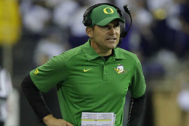 Oregon head coach Mark Helfrich in the second half of an NCAA college football game against Washington, Saturday, Oct. 17, 2015, in Seattle. Oregon beat Washington 26-20. (AP Photo/Ted S. Warren)