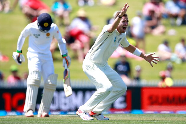 HAMILTON, NEW ZEALAND - DECEMBER 18:  Tim Southee of New Zealand makes an appeal during day one of the Second Test match between New Zealand and Sri Lanka at Seddon Park on December 18, 2015 in Hamilton, New Zealand.  (Photo by Phil Walter/Getty Images)