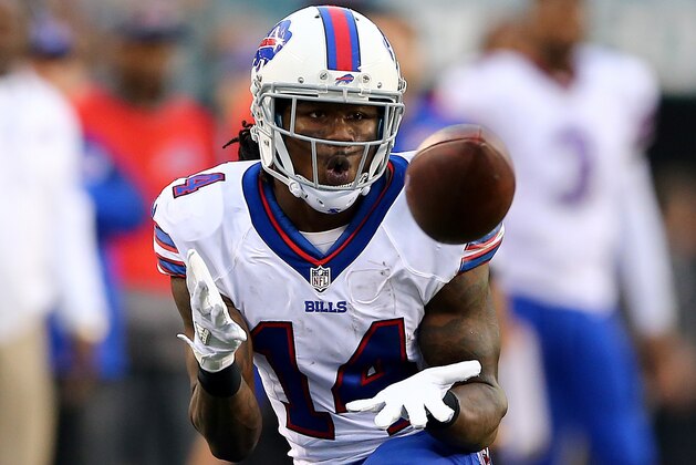 PHILADELPHIA, PA - DECEMBER 13:  Sammy Watkins #14 of the Buffalo Bills makes the catch for a 16 yard gain in the fourth quarter against the Philadelphia Eagles at Lincoln Financial Field on December 13, 2015 in Philadelphia, Pennsylvania.  (Photo by Elsa/Getty Images)