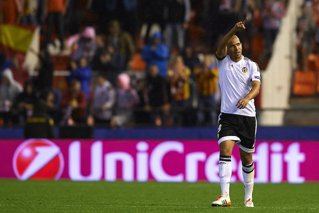 VALENCIA, SPAIN - OCTOBER 20:  Sofiane Feghouli of Valencia celebrates scoring his team's first goal during the UEFA Champions League Group H match between Valencia CF and KAA Gent at the Estadi de Mestalla on October 20, 2015 in Valencia, Spain.  (Photo by Manuel Queimadelos Alonso/Getty Images)