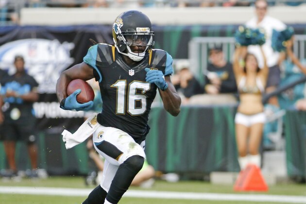 Jacksonville Jaguars running back Denard Robinson (16) runs against the Indianapolis Colts during the second half of an NFL football game in Jacksonville, Fla., Sunday, Dec. 13, 2015.(AP Photo/Stephen B. Morton)