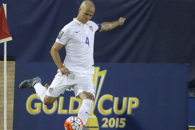 U.S. captain Michael Bradley takes a corner kick against Honduras during a CONCACAF Gold Cup soccer match in Frisco, Texas, Tuesday, July 7, 2015. (AP Photo/LM Otero)