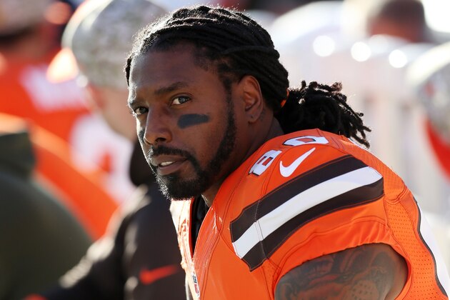 Cleveland Browns wide receiver Dwayne Bowe (80) against the Arizona Cardinals in the second half of an NFL football game, Sunday, Nov. 1, 2015, in Cleveland. (AP Photo/Ron Schwane) Cleveland Browns wide receiver Dwayne Bowe (80) against the Arizona Cardinals in the second half of an NFL football game, Sunday, Nov. 1, 2015, in Cleveland. (AP Photo/Ron Schwane)