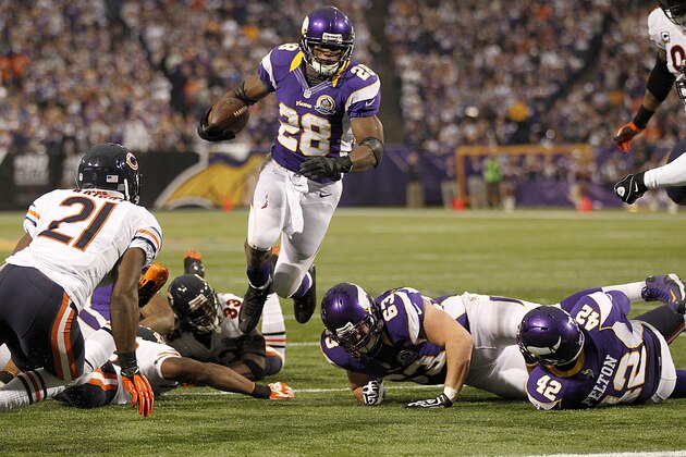 Minnesota Vikings running back Adrian Peterson runs for a touchdown during the first half of an NFL football game against the Chicago Bears Sunday, Dec. 9, 2012, in Minneapolis. (AP Photo/Andy King)