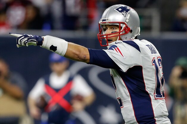 HOUSTON, TX - DECEMBER 13:  Tom Brady #12 of the New England Patriots makes a call at the line of scrimmage against the Houston Texans at NRG Stadium on December 13, 2015 in Houston, Texas.  (Photo by Bob Levey/Getty Images)